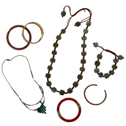 Lot de bijoux fantaisie : une parure en 