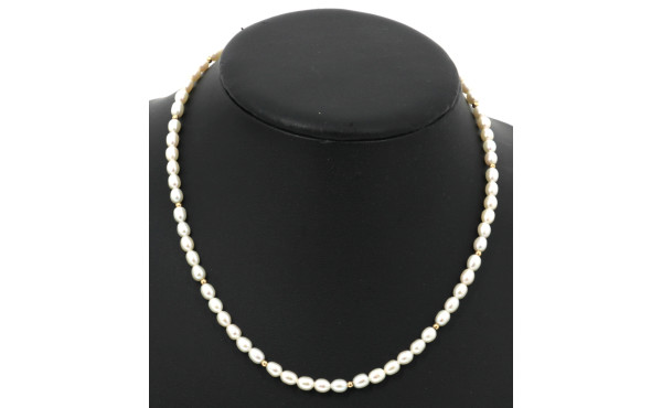 Collier en perles d'eau douce forme oliv