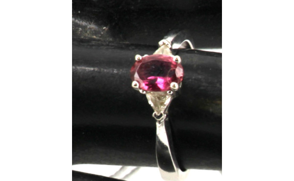 Bague en or gris 14 cts sertie d'une tou
