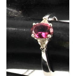 Bague en or gris 14 cts sertie d'une tou