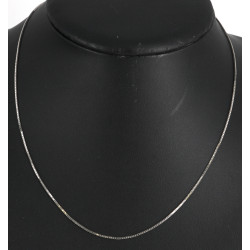 Chaîne en or gris 18 cts, poinçon tête d