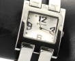 QUANTIEME - Montre de dame en acier, en 