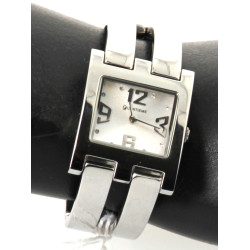 QUANTIEME - Montre de dame en acier, en 
