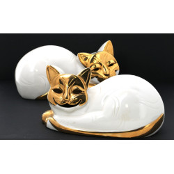 Paire de chats couché en céramique blanc
