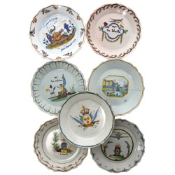 7 assiettes anciennes en faîence polychr