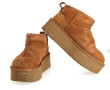 UGG - Paire de bottines marron, pointure