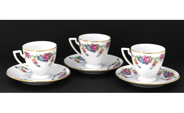 6 tasses à moka et sous-tasses en porcel