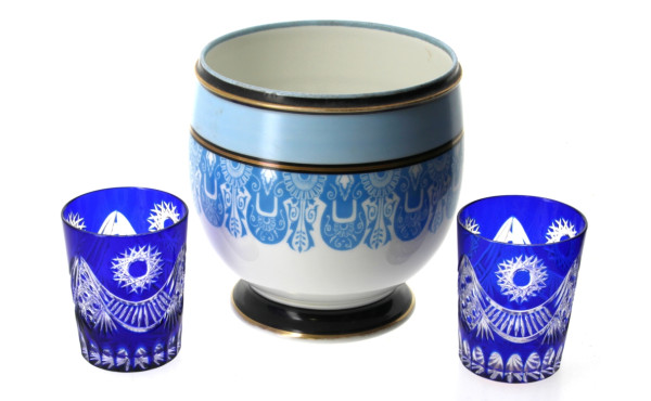 Cache-pot en porcelaine blanche, bleu et