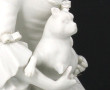 "Femme élégante du XVIIIè au carlin", su