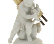 Petite figurine en porcelaine et tissu, 