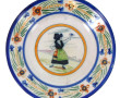 Assiette en faïence polychrome à décor d