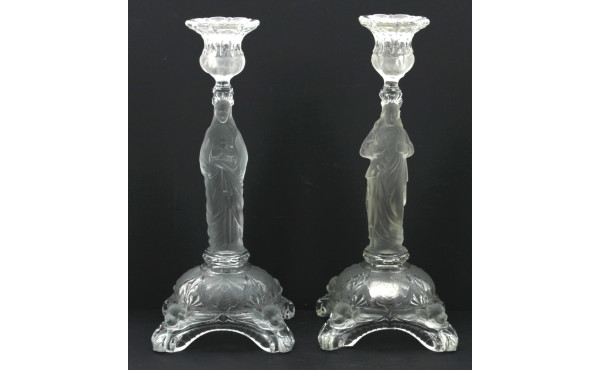 Paire de flambeaux en verre pressé moulé
