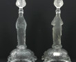 Paire de flambeaux en verre pressé moulé
