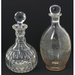 Deux carafes anciennes en cristal avec b