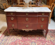 Commode en acajou, façade à ressaut, pla