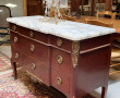 Commode en acajou, façade à ressaut, pla