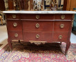 Commode en acajou, façade à ressaut, pla