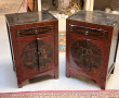 2 chevets de style chinois laqués noirs 