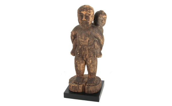 BIRMANIE - Homme portant un enfant, scul