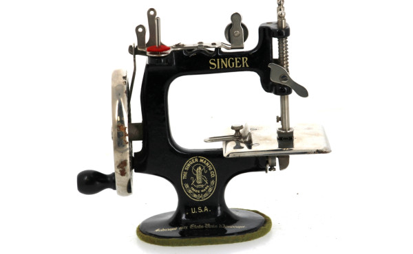 SINGER - Petite machine à coudre ancienn