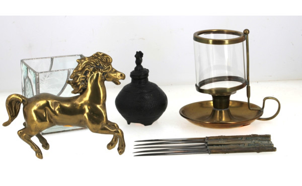 Lot de bibelots divers : 5 couteaux japo