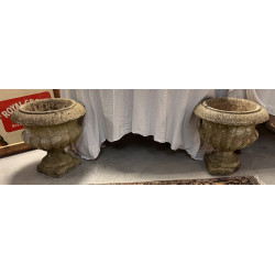 Paire de vases de jardin forme Médicis p
