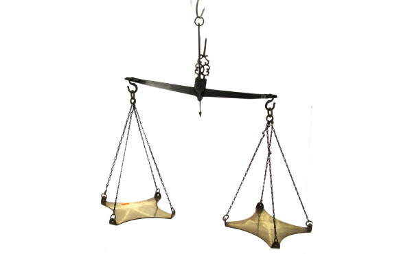 Balance à suspendre style balance romain