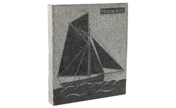 Plaque épaisse en granit à décor du voil
