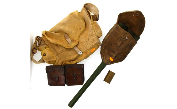 MILITARIA - lot comprenant une pelle amé