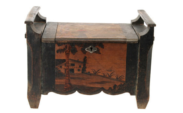 Banc coffre miniature en bois pyrogravé 