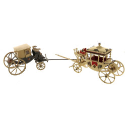 Deux maquettes de carrosse et de landau 