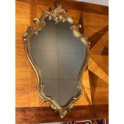 Miroir rocaille à encadrement doré, 72 x