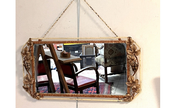 Miroir en fer forgé à décor de pampres d