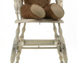 Ours ancien en paille et chaise de poupé