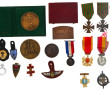 Lot de médailles dont 2 Croix du Combatt