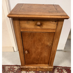 Petit chevet ancien en bois fruitier ouv
