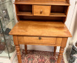 Bureau à gradin en bois fruitier ouvrant