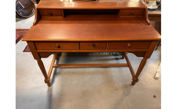 Bureau plat à gradin ouvrant à 5 tiroirs
