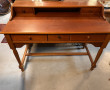Bureau plat à gradin ouvrant à 5 tiroirs