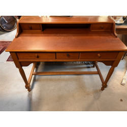 Bureau plat à gradin ouvrant à 5 tiroirs