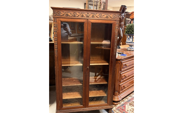 Petite vitrine en acajou ouvrant à 2 por