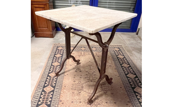 Table piètement en fonte et plateau marb