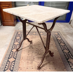 Table piètement en fonte et plateau marb