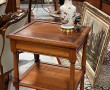 Table d'appoint en bois fruitier, 3 plat