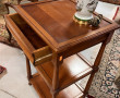 Table d'appoint en bois fruitier, 3 plat