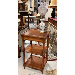 Table d'appoint en bois fruitier, 3 plat