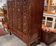Armoire chinoise laquée rouge et or, faç