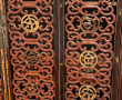 Armoire chinoise laquée rouge et or, faç
