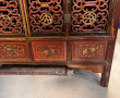 Armoire chinoise laquée rouge et or, faç