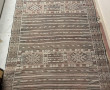 MAROC - Tapis dans les tons gris et roug